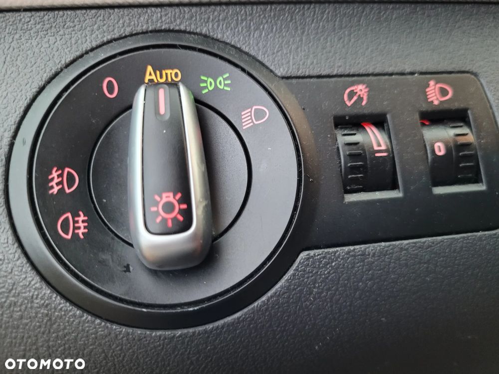 Volkswagen Touran 2.0 TDI DPF MATCH - 18