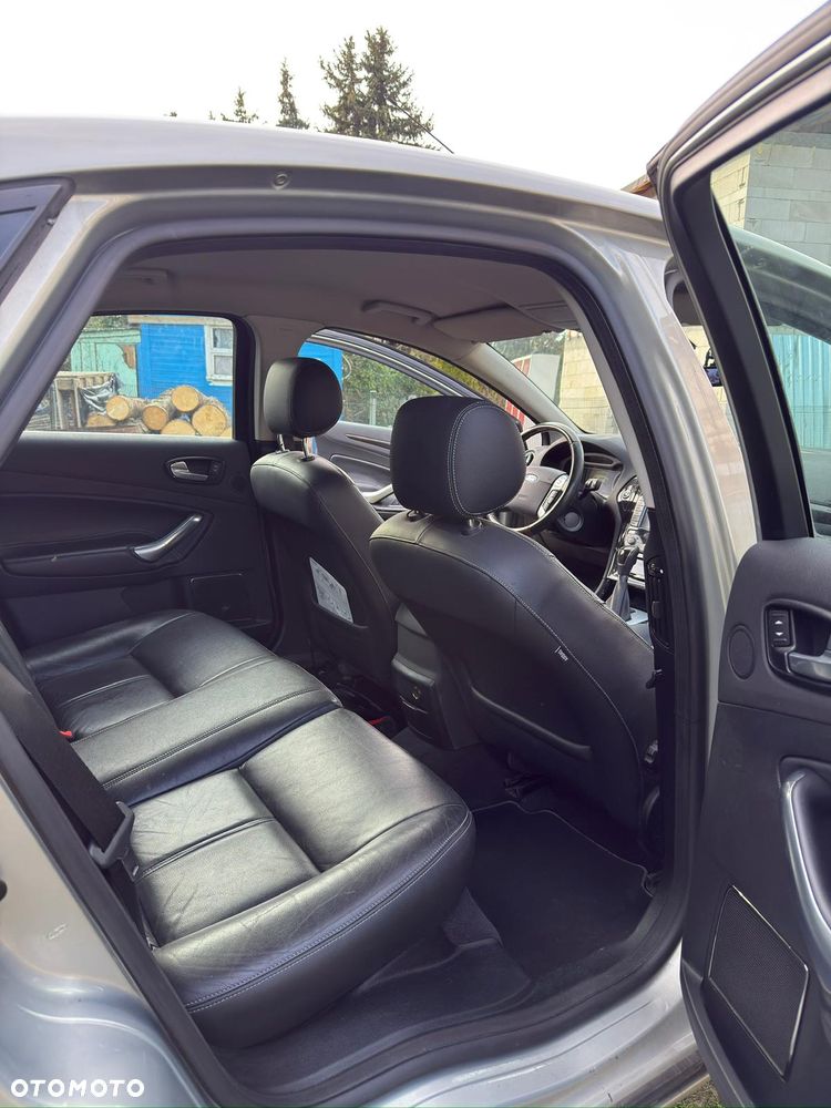 Ford Mondeo 2.3 Ghia - 12