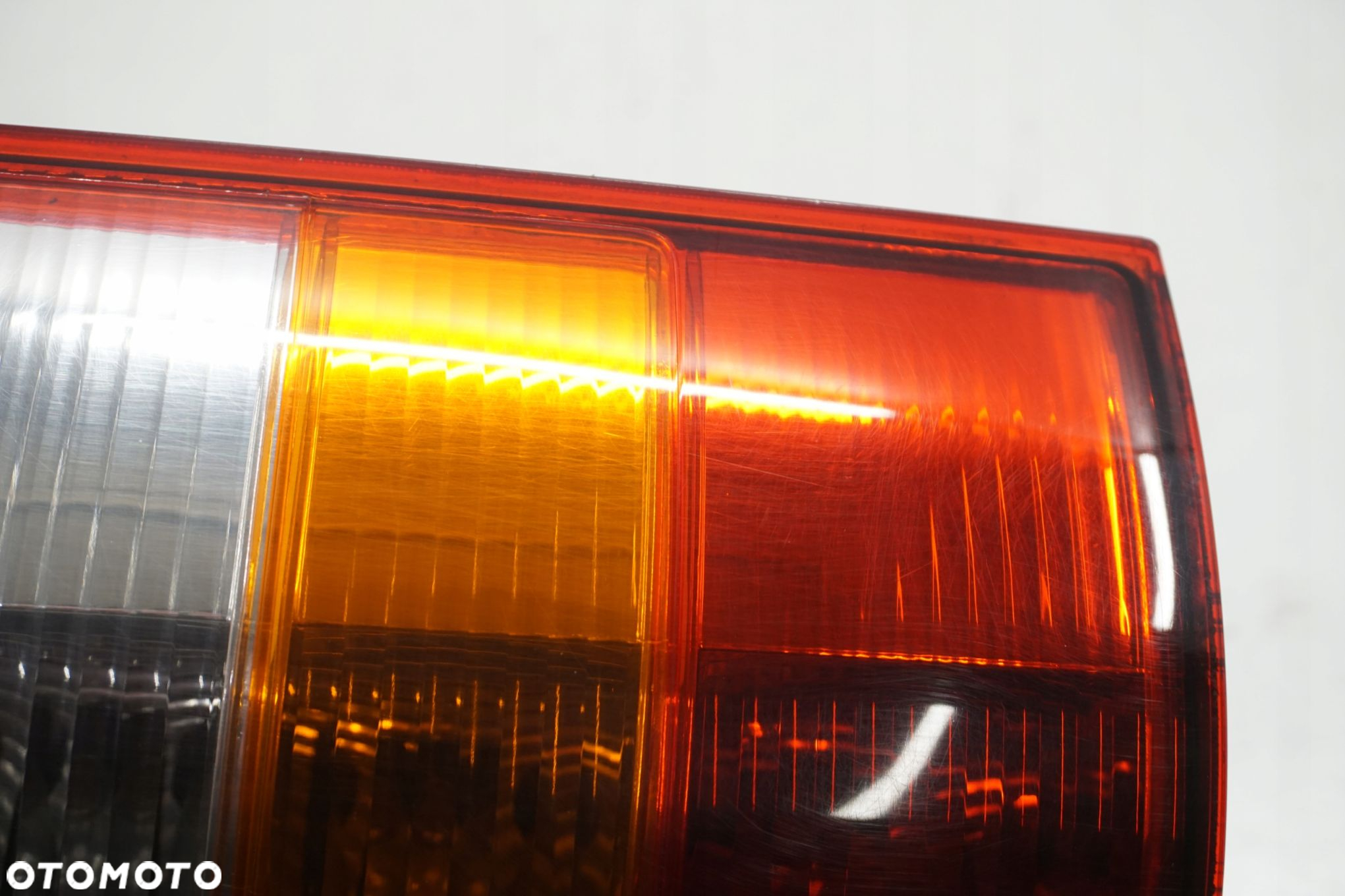VW TRANSPORTER T5 LAMPA PRAWY TYŁ 7H0945096K - 3