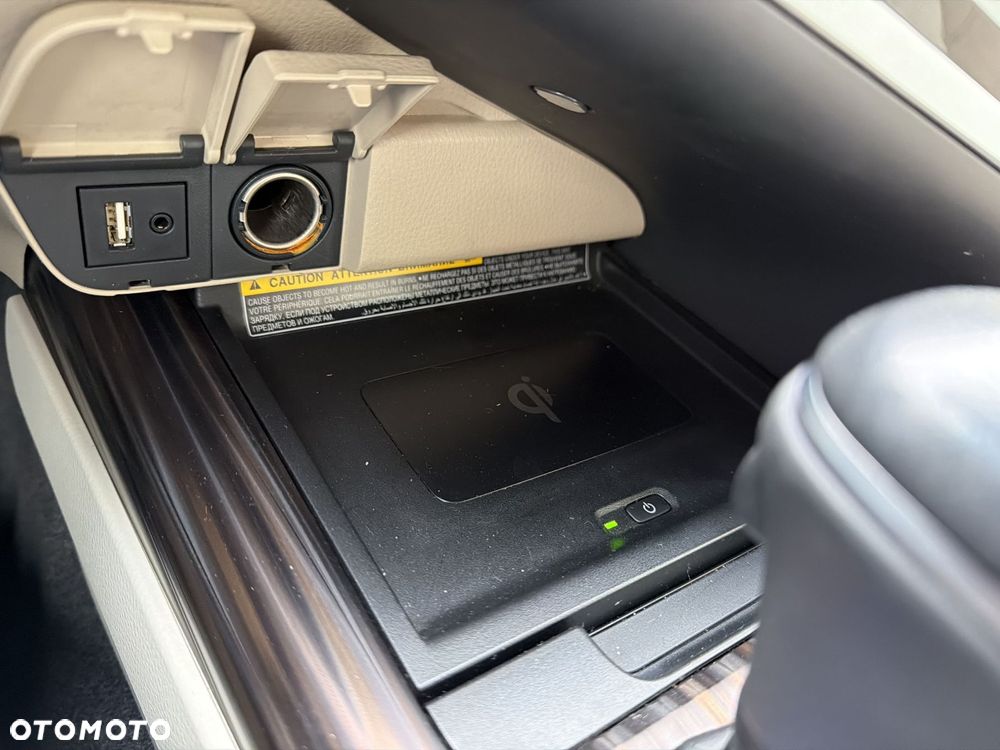 Toyota Camry 2.5 Hybrid Executive CVT - 20