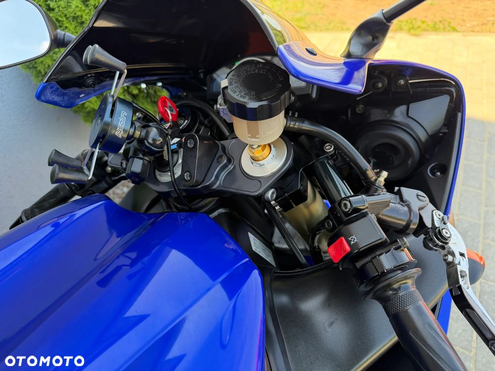 Yamaha R1 - 28