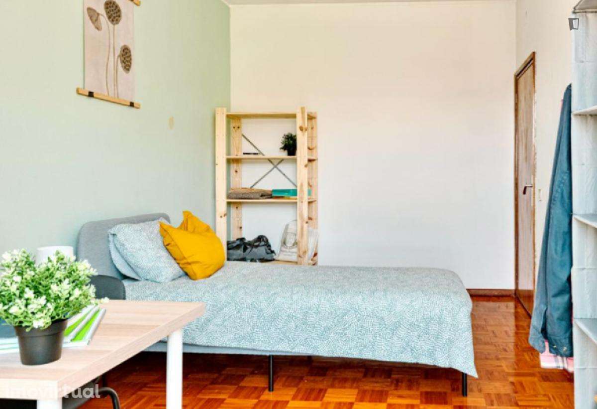 Quarto - localizado em Paranhos Porto - Grande imagem: 3/16