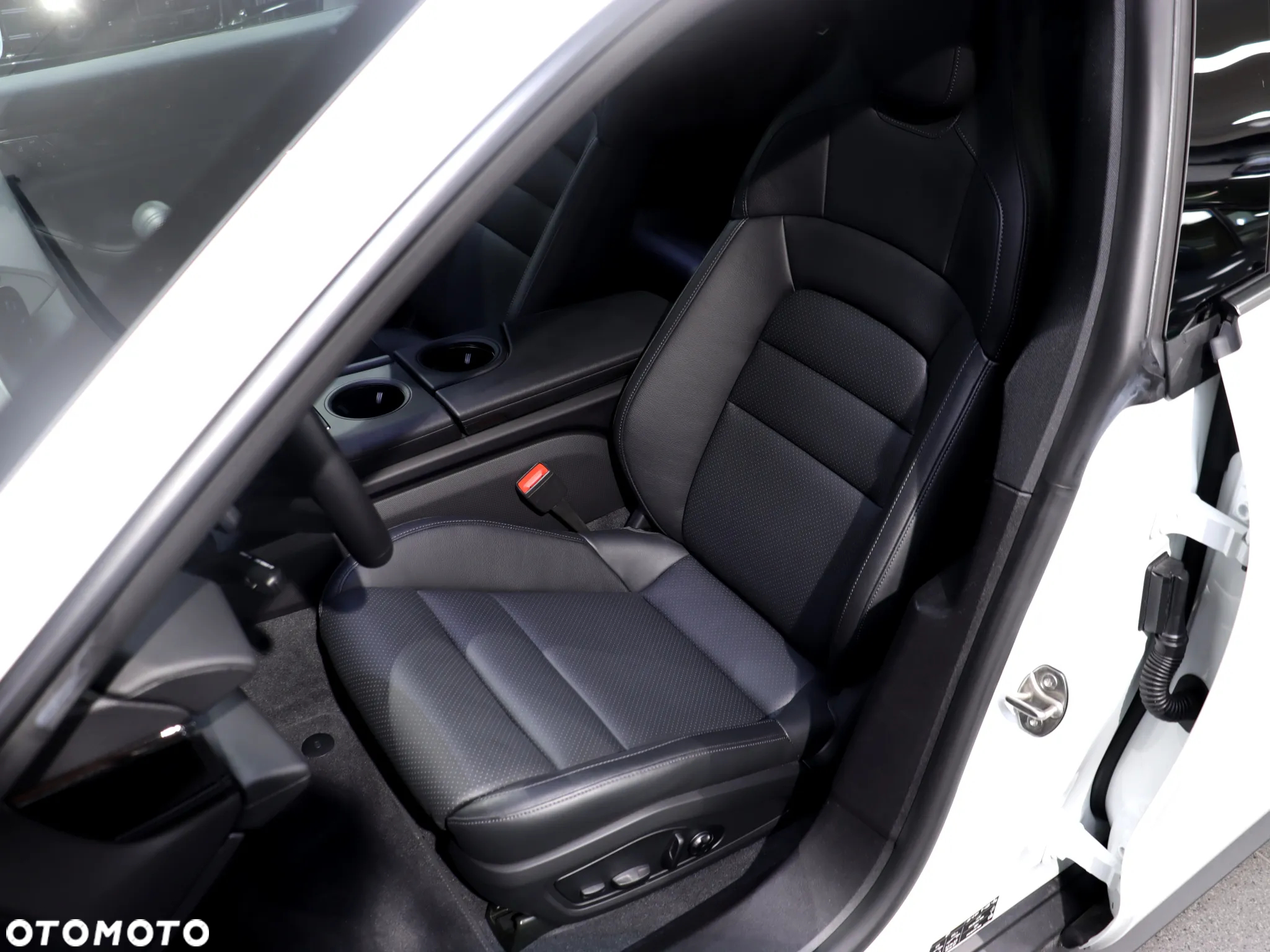 Porsche Taycan Performance Plus - 16