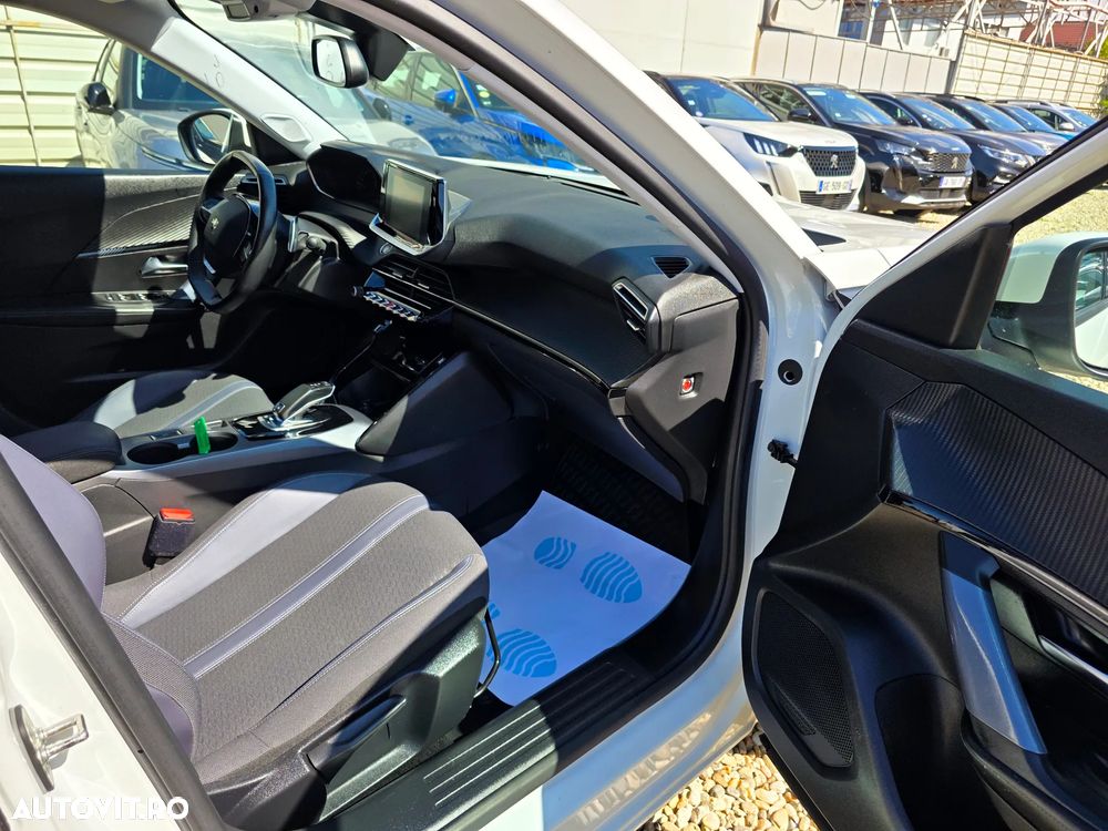 Peugeot 2008 PureTech 130 EAT8 GT - 15