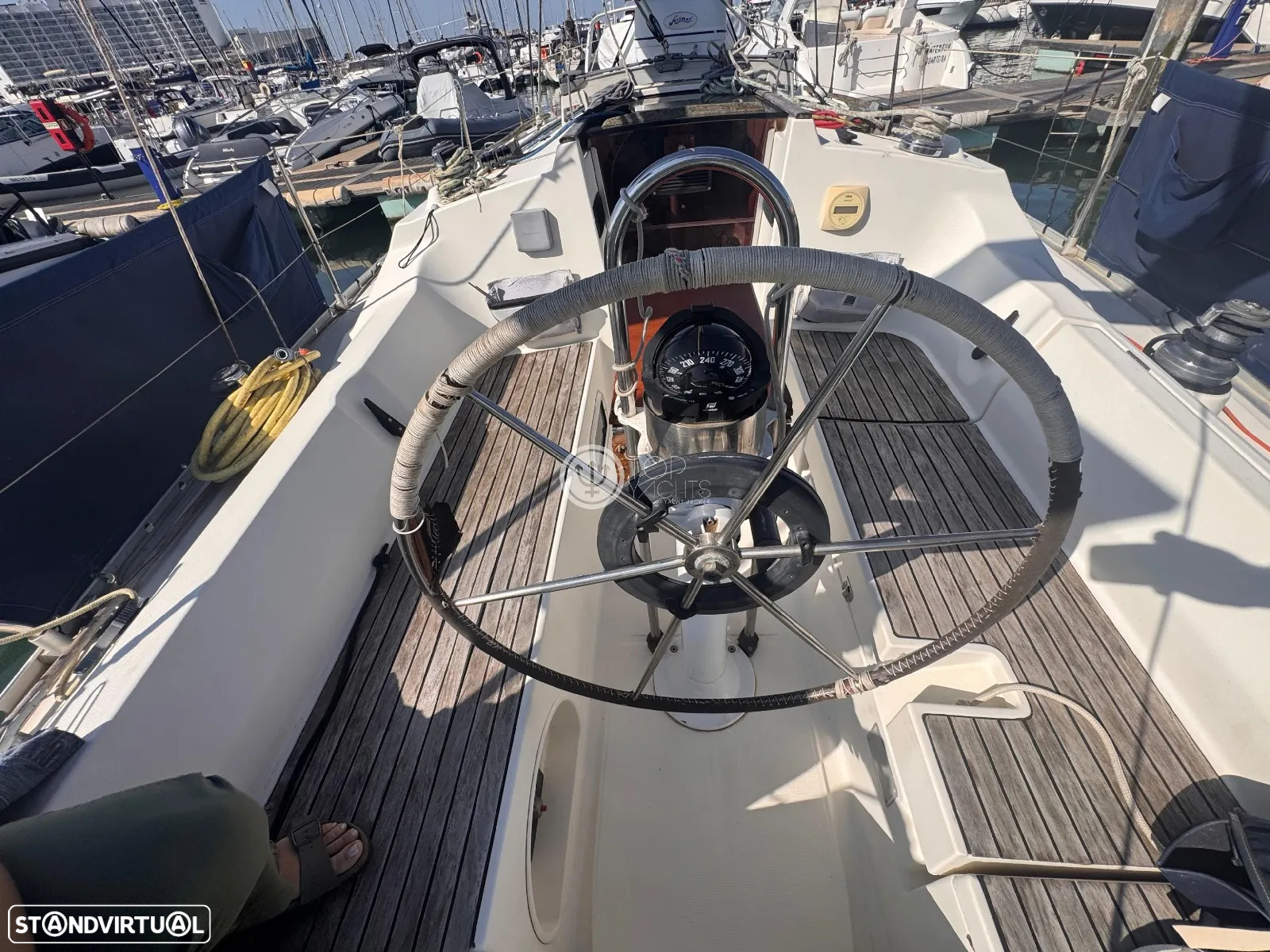 Beneteau Oceanis 320 - 11
