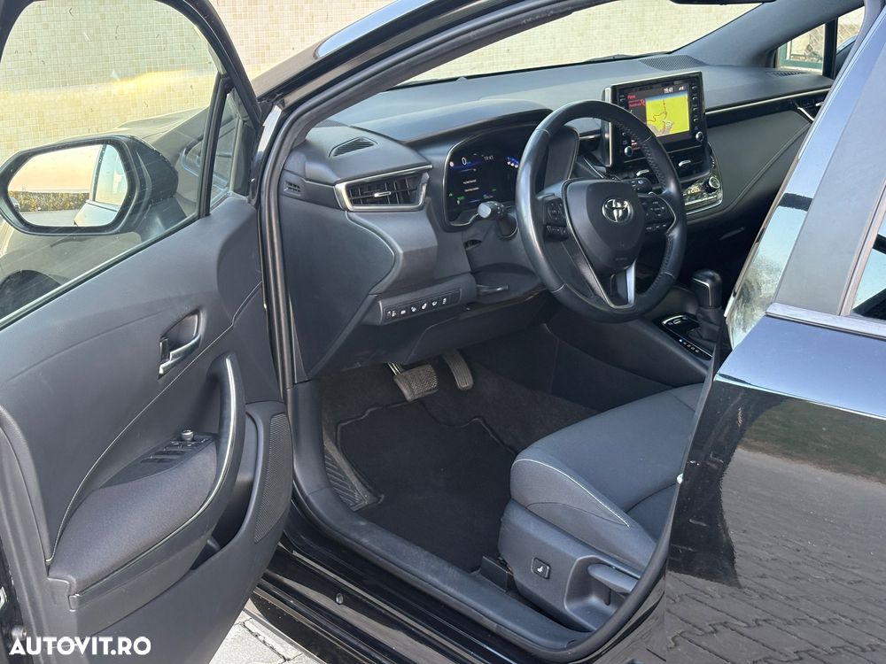 Toyota Corolla 1.8 Hybrid Team Deutschland - 8