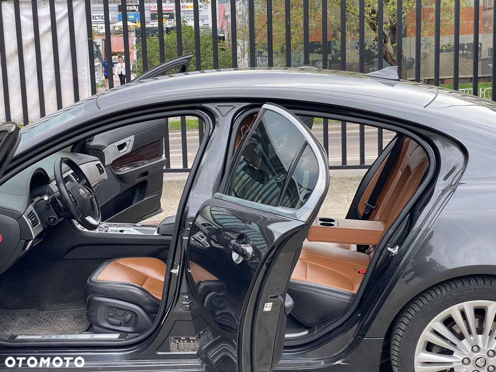 Jaguar XF - 4