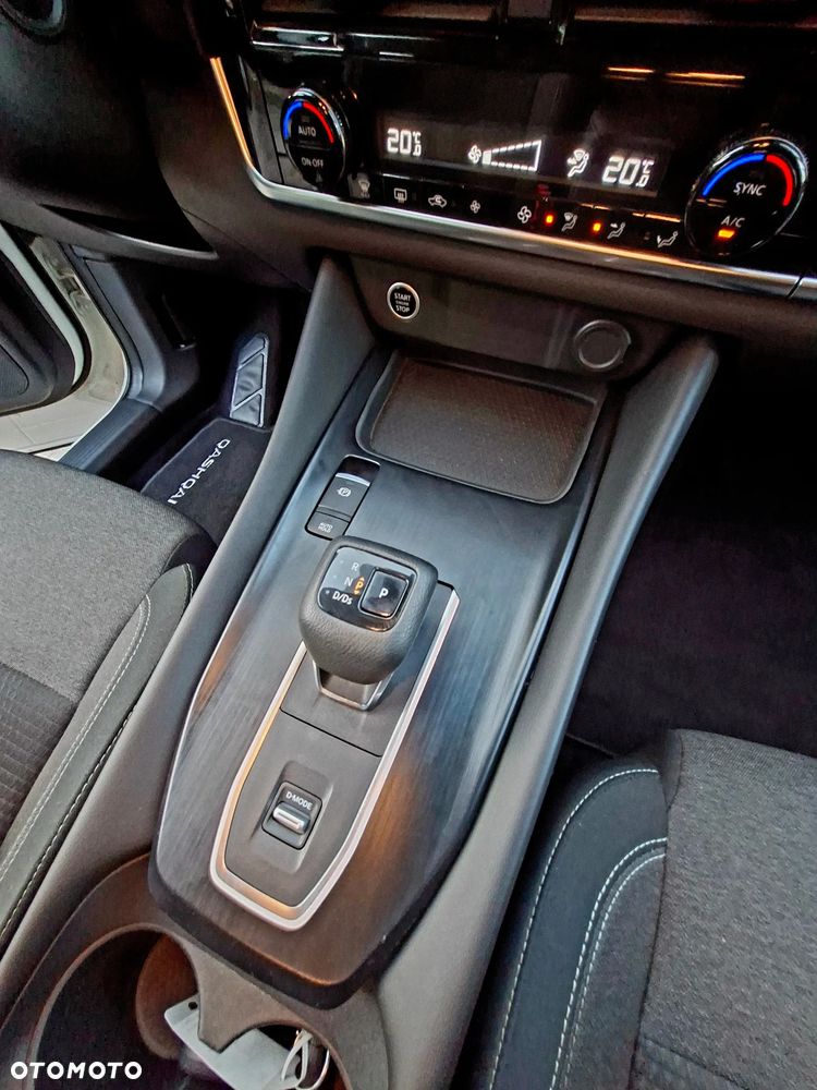 Nissan Qashqai 1.3 DIG-T N-Connecta DCT - 17