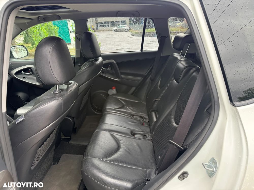 Toyota RAV4 - 10