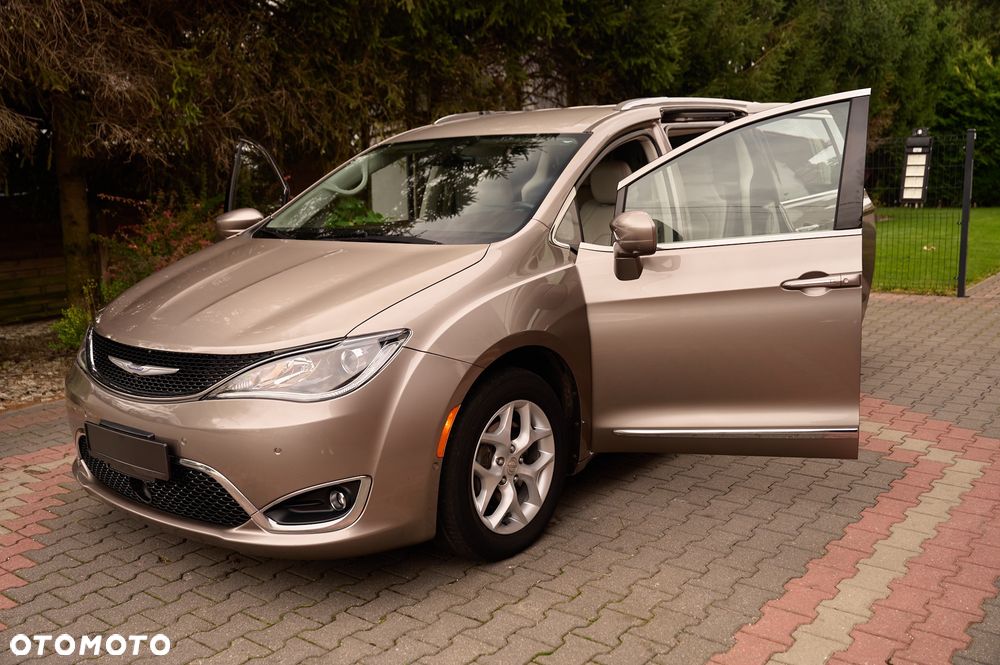 Chrysler Pacifica - 22