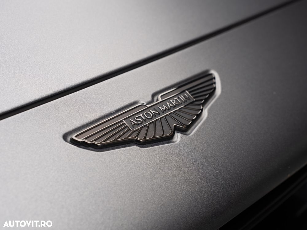 Aston Martin DBX - 16