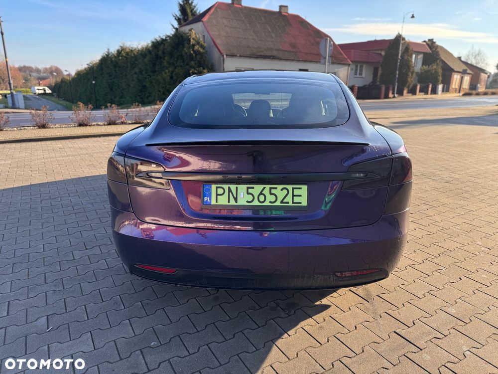 Tesla Model S - 5
