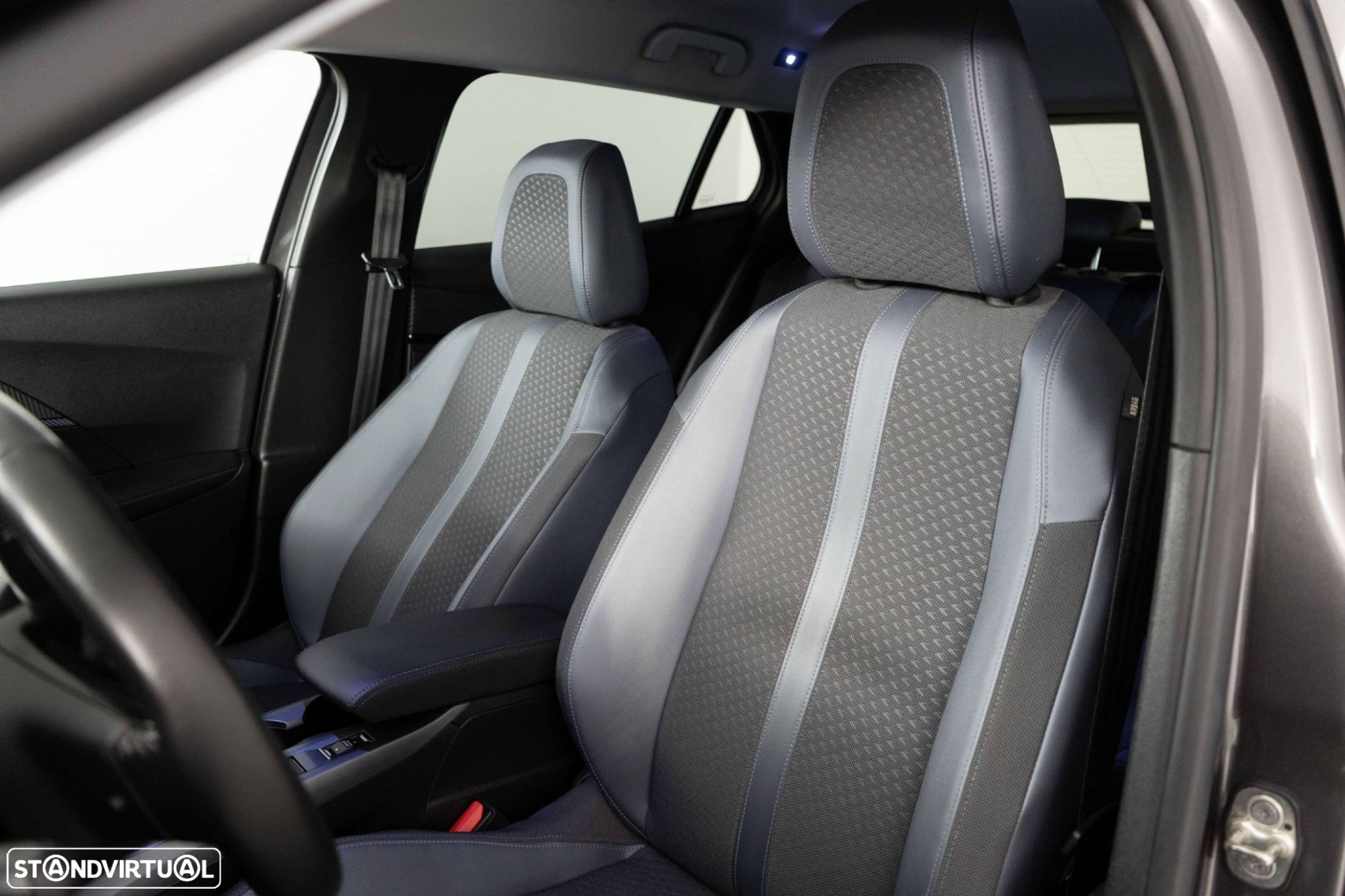 Peugeot 2008 1.2 PureTech Allure - 8