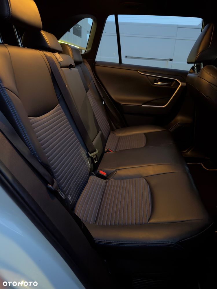 Toyota RAV4 2.5 Hybrid Black Edition by JBL 4x4 - 23