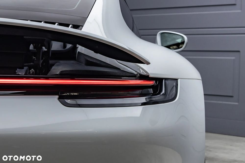Porsche 911 Carrera 4 PDK - 12