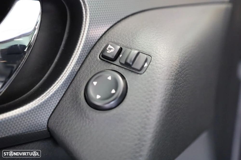 Nissan Qashqai 1.3 DIG-T N-Connecta LED+TT+SKY - 39