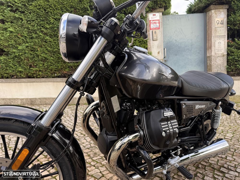 Moto Guzzi V9 Roamer - 17