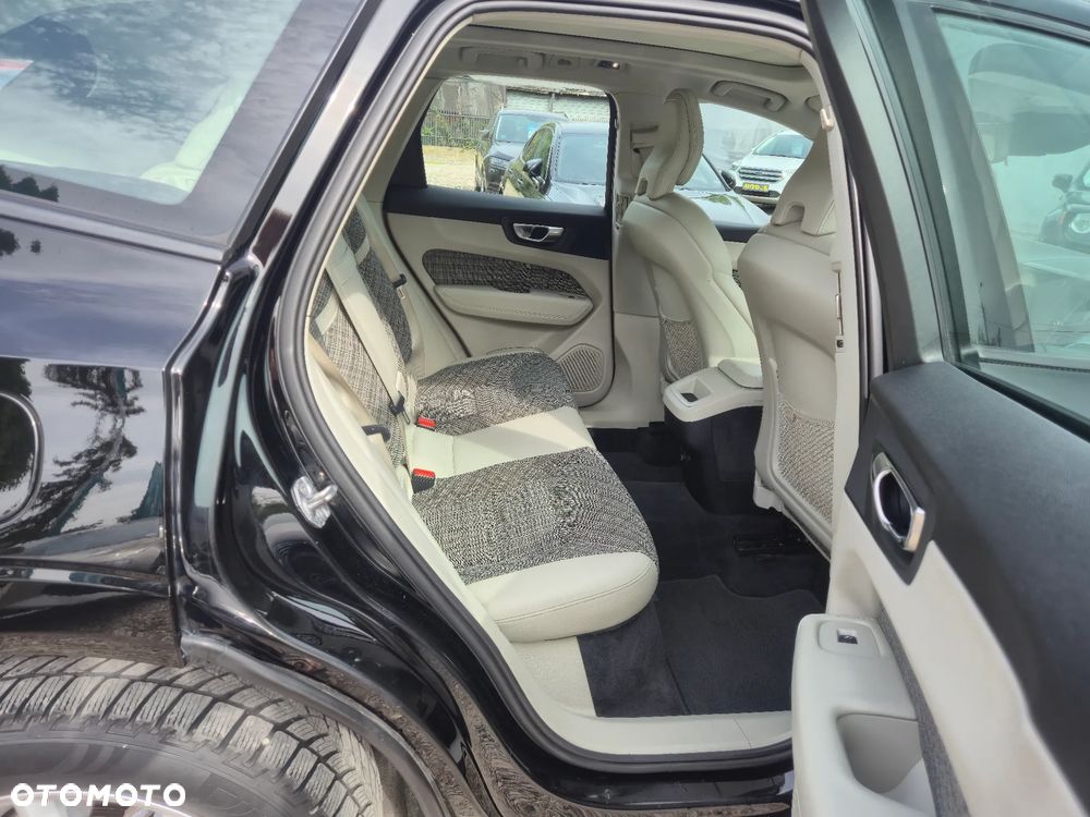 Volvo XC 60 D4 SCR Momentum - 17