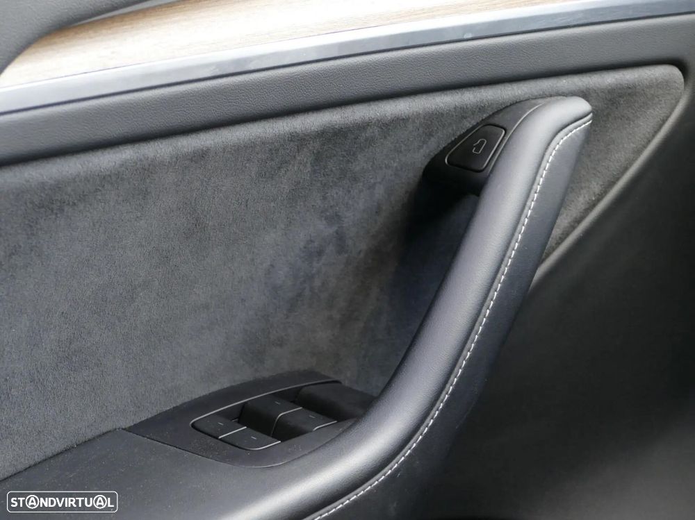 Tesla Model Y Tração Traseira - 33