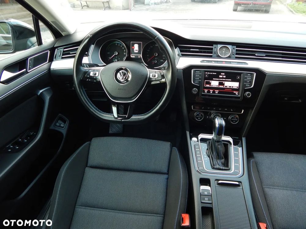 Volkswagen Passat - 16
