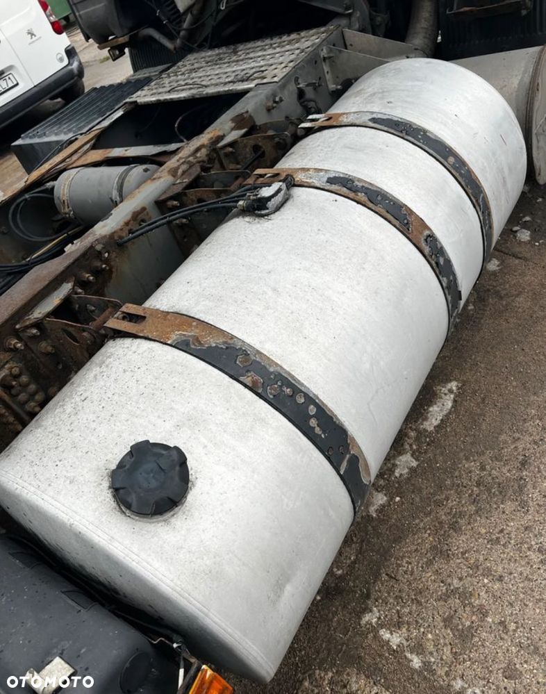 Volvo 420 / Manual / 2000 rok - 11