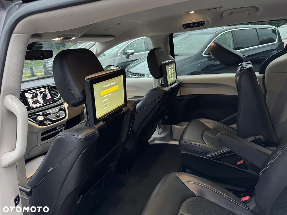 Chrysler Pacifica - 28