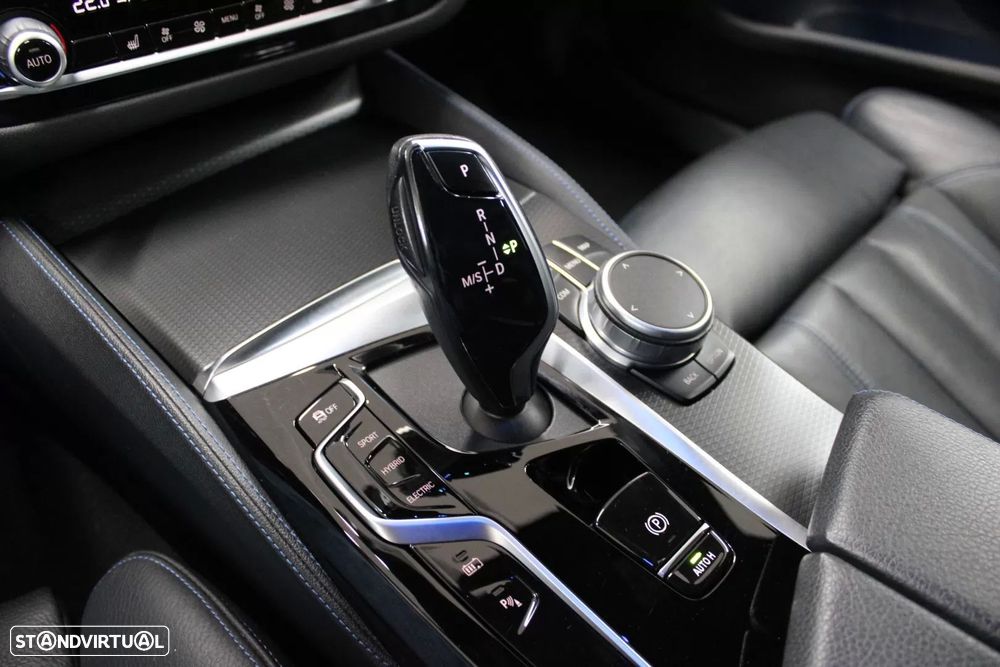 BMW 530 e Pack Desportivo M - 28