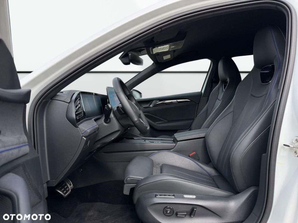 Volkswagen Passat Variant 2.0 TDI SCR 4Mot R-Line DSG - 11