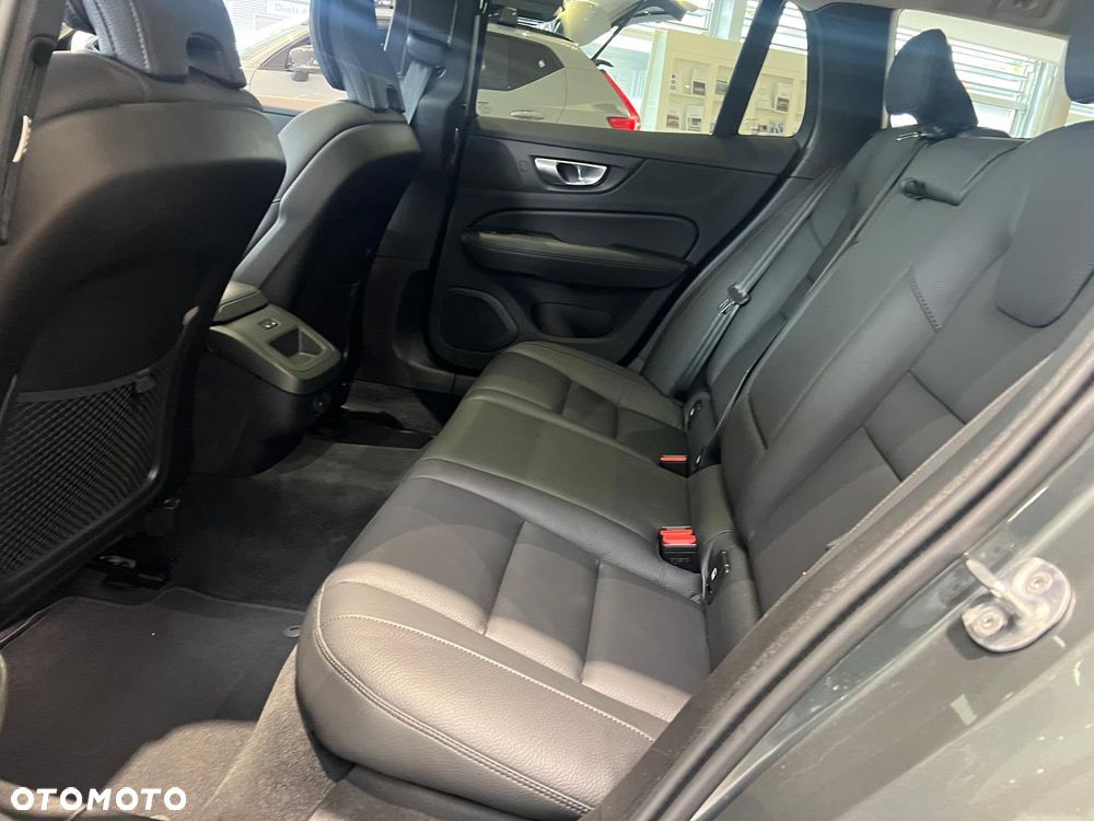 Volvo V60 B4 B Ultimate Dark - 25