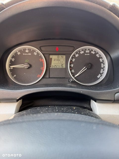 Skoda Roomster 1.6 16V Scout - 13