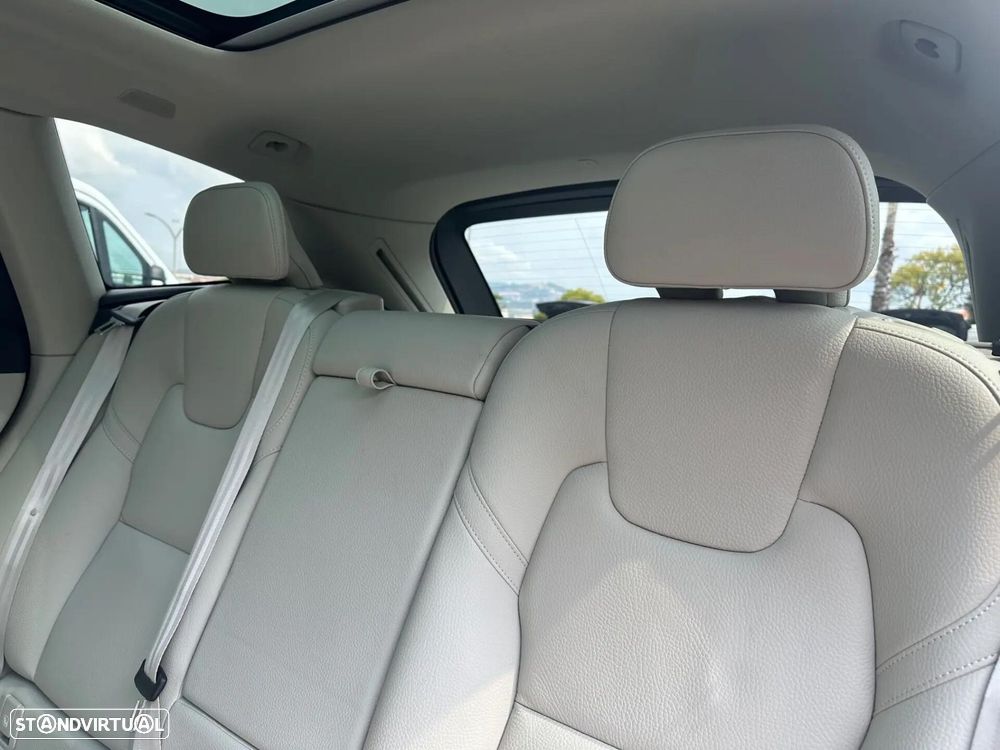 Volvo XC 60 2.0 T6 PHEV Plus Bright AWD - 28