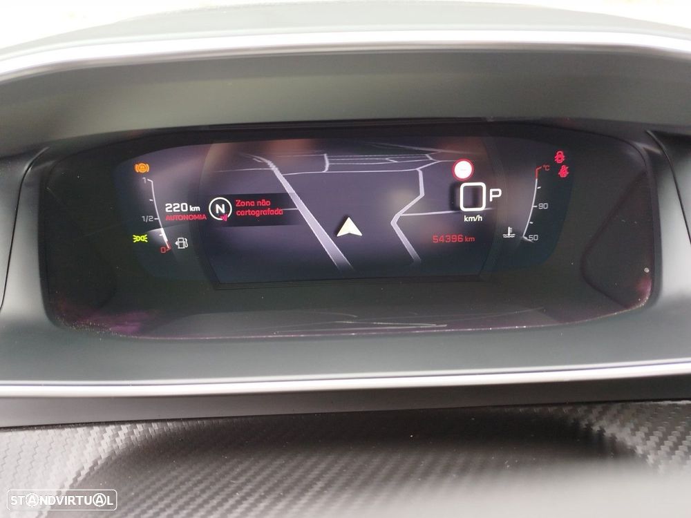Peugeot 2008 1.2 PureTech Allure EAT8 - 4