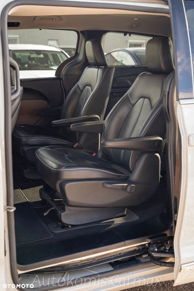 Chrysler Pacifica - 24