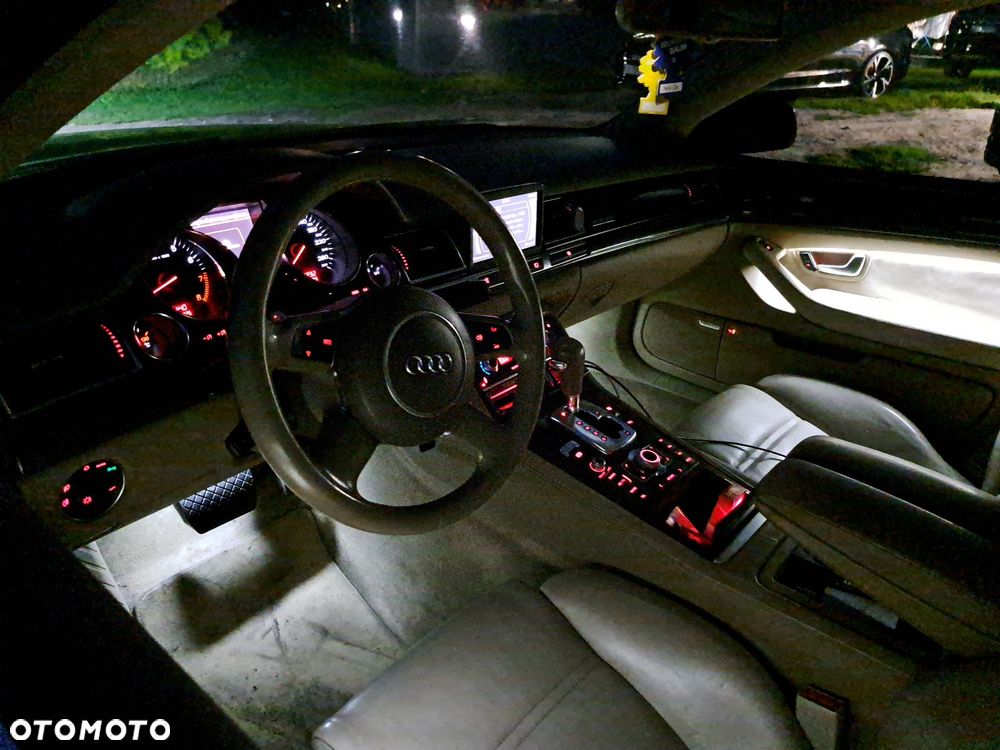 Audi A8 4.2 Quattro - 14