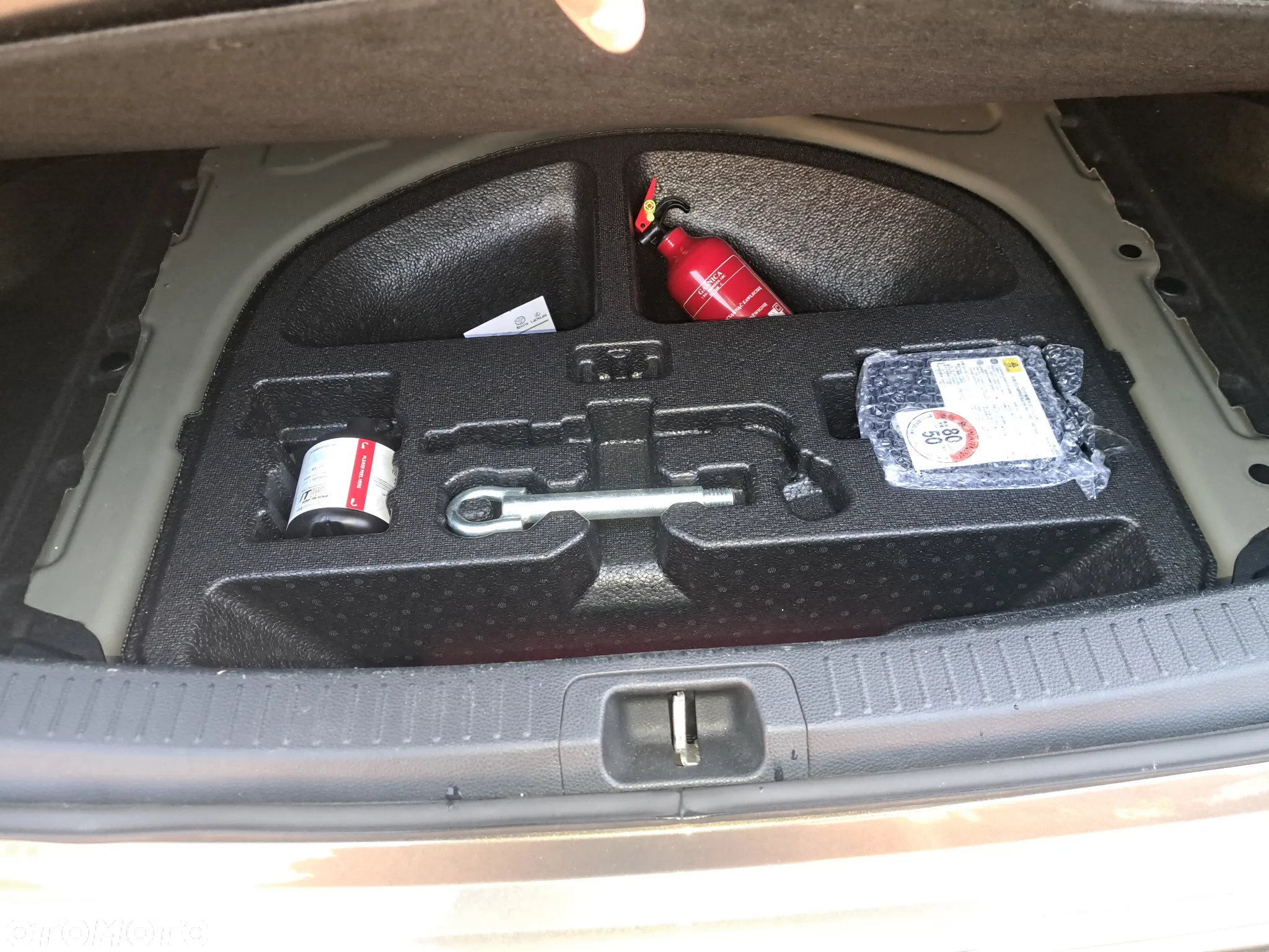 Toyota Corolla 1.8 Hybrid Comfort - 17