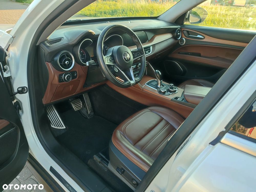 Alfa Romeo Stelvio 2.0 Turbo 16V AT8-Q4 Executive - 37