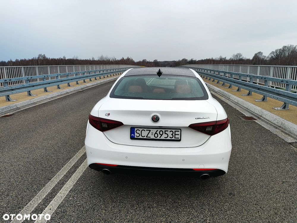 Alfa Romeo Giulia 2.0 Turbo 16V AT8-Q4 Ti - 7