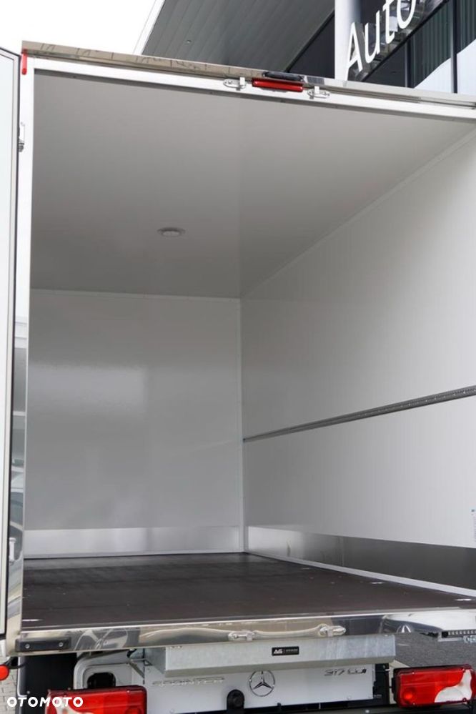 Mercedes-Benz Sprinter - 20