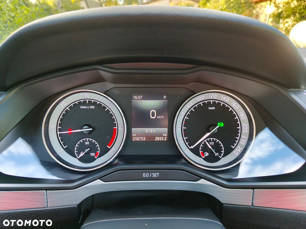 Skoda Superb 2.0 TDI Ambition DSG - 11