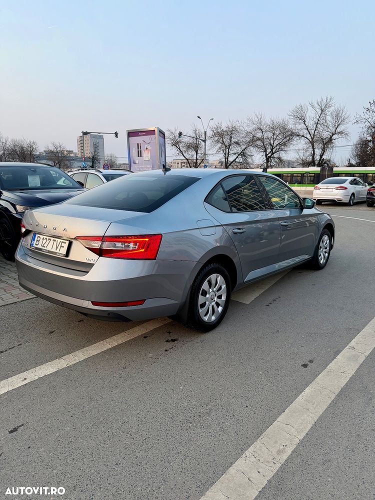 Skoda Superb 2.0 TDI 4x4 DSG Premium Edition - 6