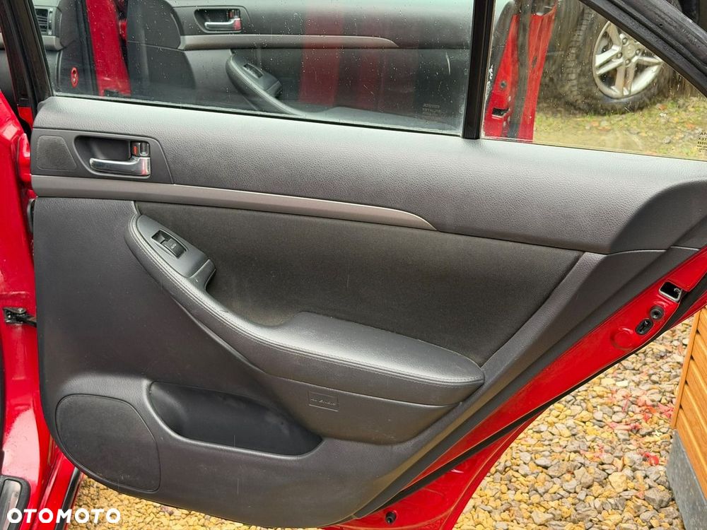Toyota Avensis - 25