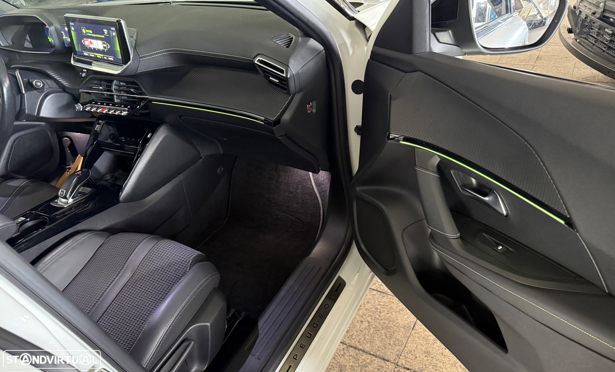 Peugeot 2008 1.2 PureTech GT Line EAT8 - 44