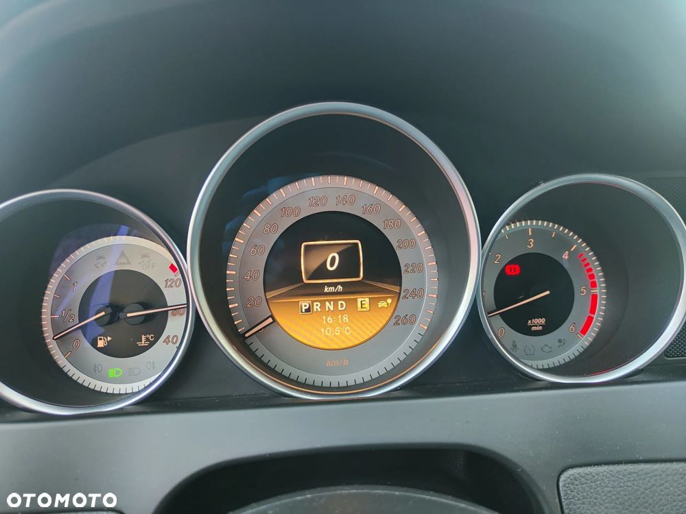 Mercedes-Benz Klasa C 300 CDI BlueEff 4-Matic Avantgarde - 11