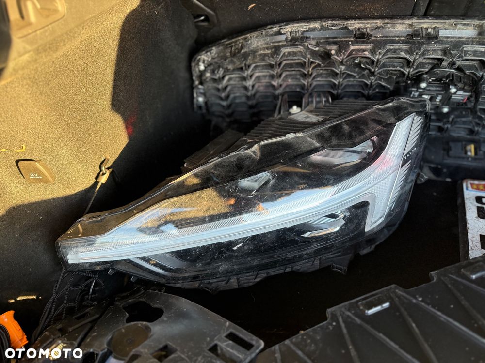 Volvo XC 60 T8 AWD Recharge Plus Black Edition - 26