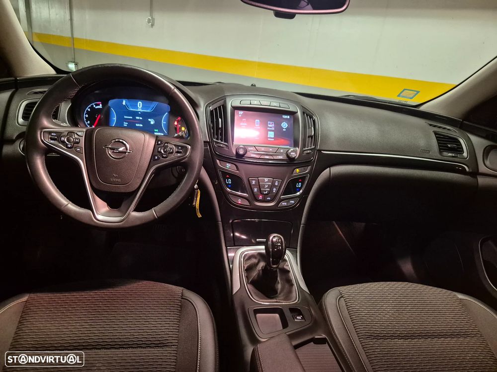 Opel Insignia Sports Tourer 1.6 CDTi Cosmo S/S — fotografia 32
