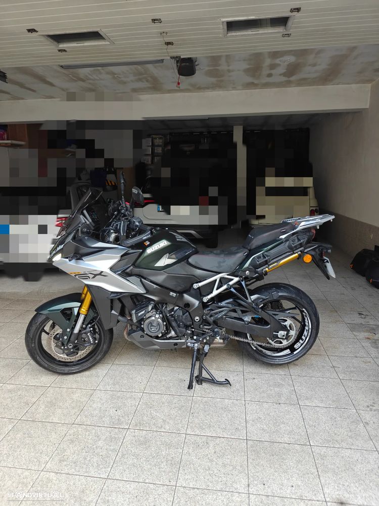 Suzuki GSX - 2