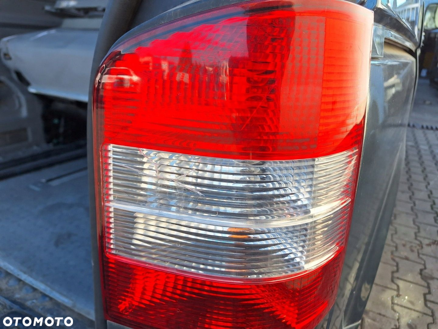 VW TRANSPORTER T5 MULTIVAN LAMPA TYŁ PRAWA - 2