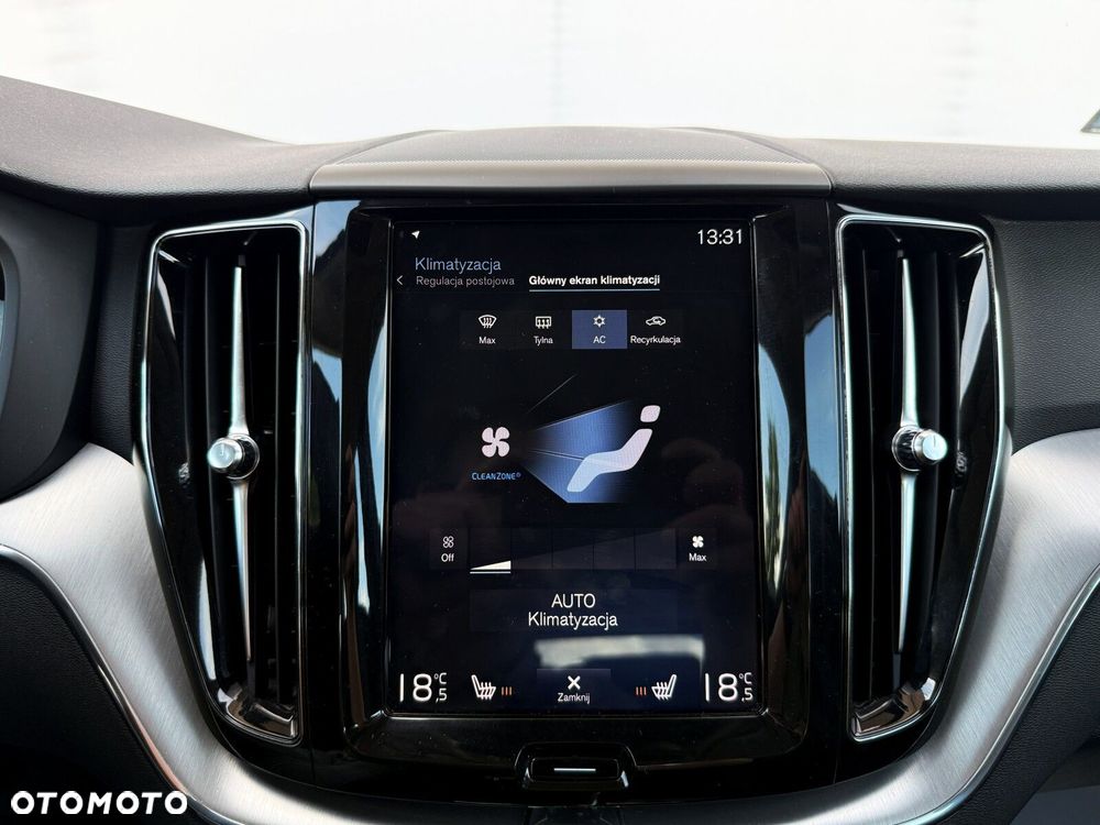 Volvo XC 60 T4 Momentum Pro - 24