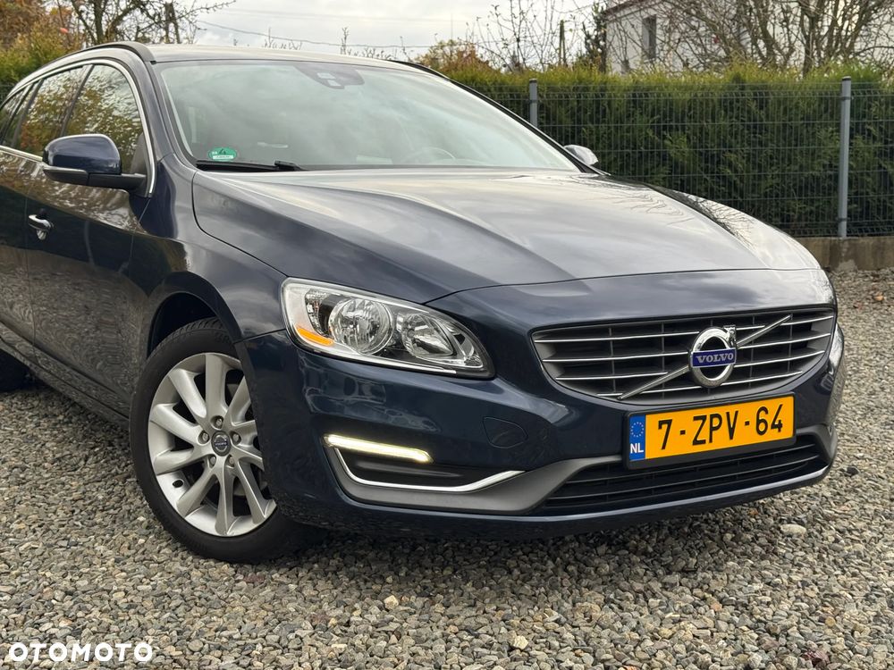 Volvo V60 D2 Summum - 32