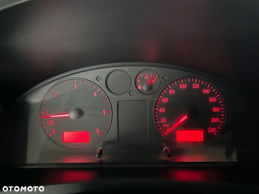 Volkswagen Transporter Caravelle Kurz Trendline - 14